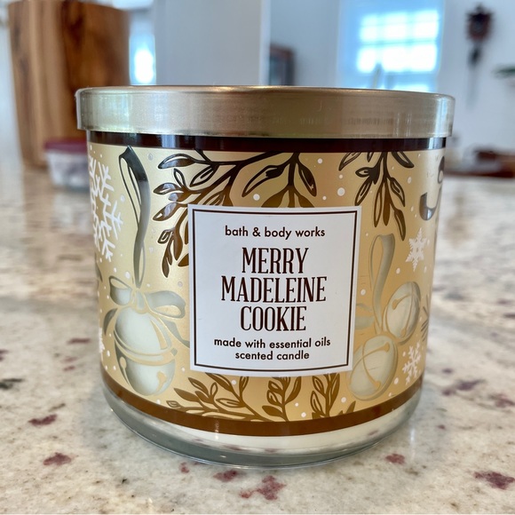 Bath & Body Works Other - Bath and Body Works Merry Madeleine Cookie Candle New